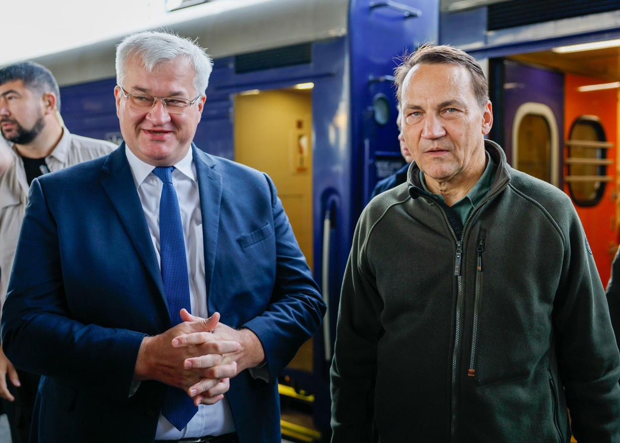 Сікорський прибув у Київ і дав відповідь Трампу