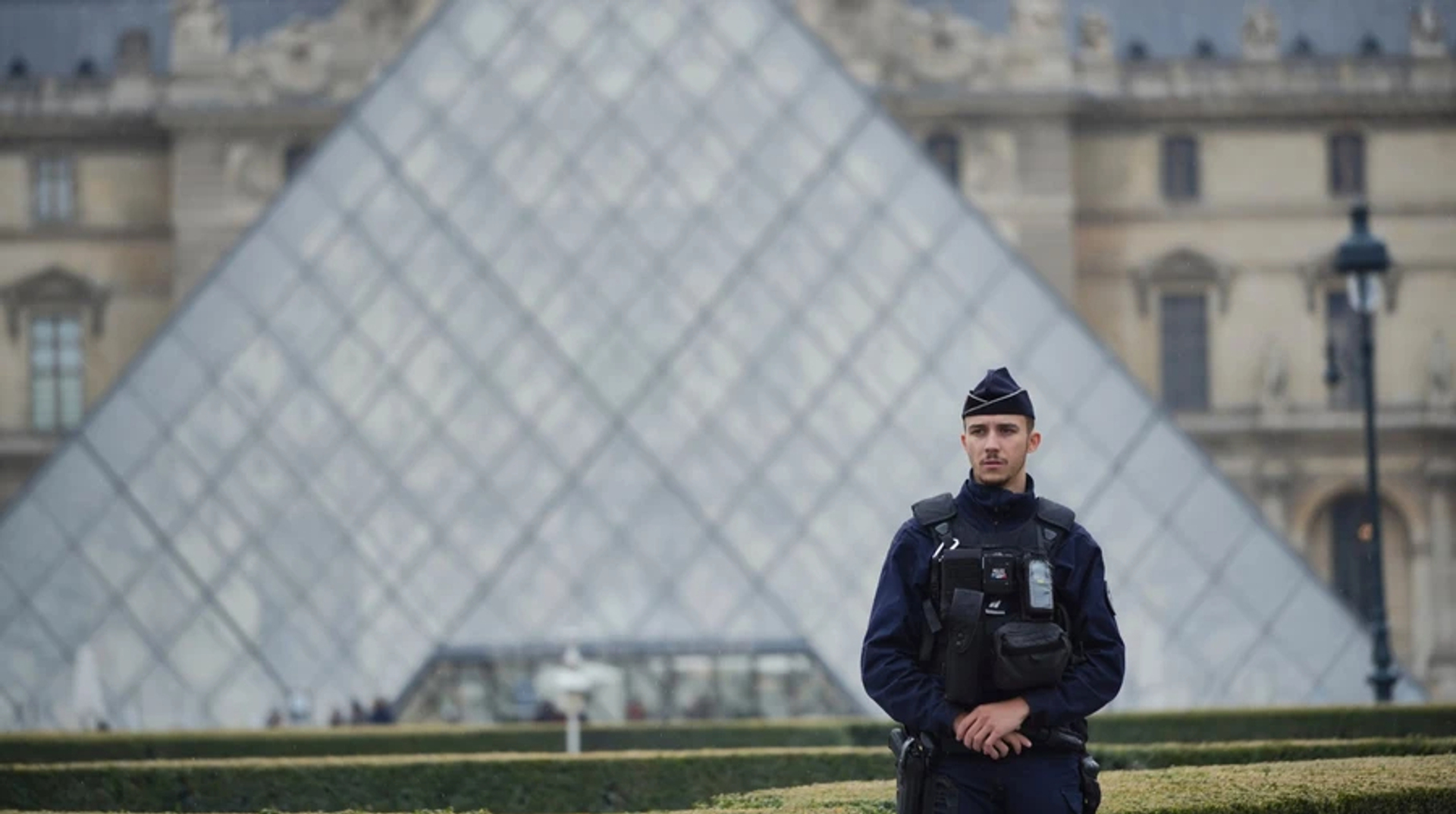 У Франції затримали злодіїв, які пограбували Лувр – ЗМІ