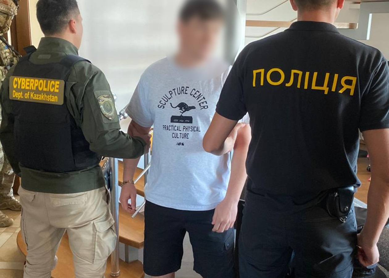 Понад 300 ошуканих: в Чернівцях викрили кол-центр