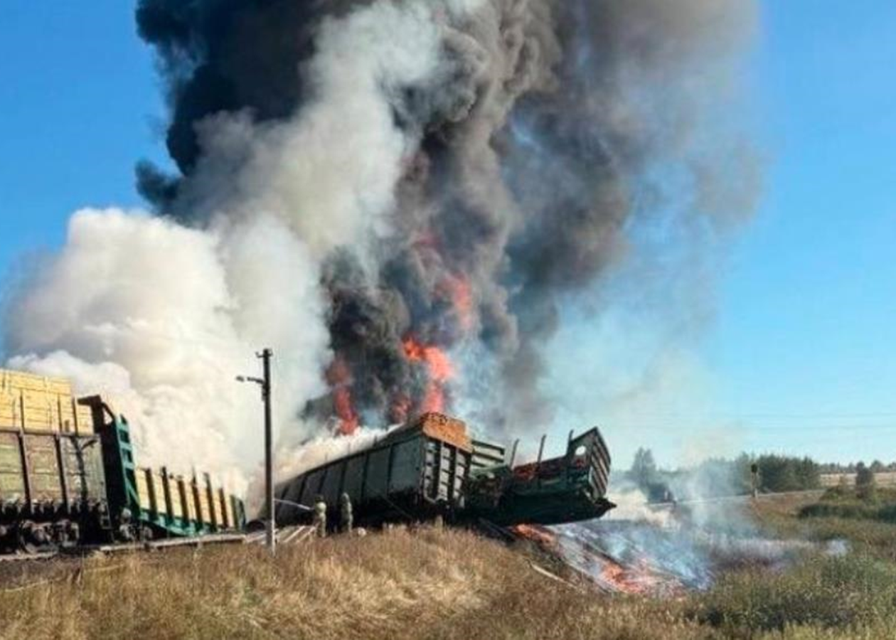 У РФ потяг із паливом спалахнув після жорсткої ДТП