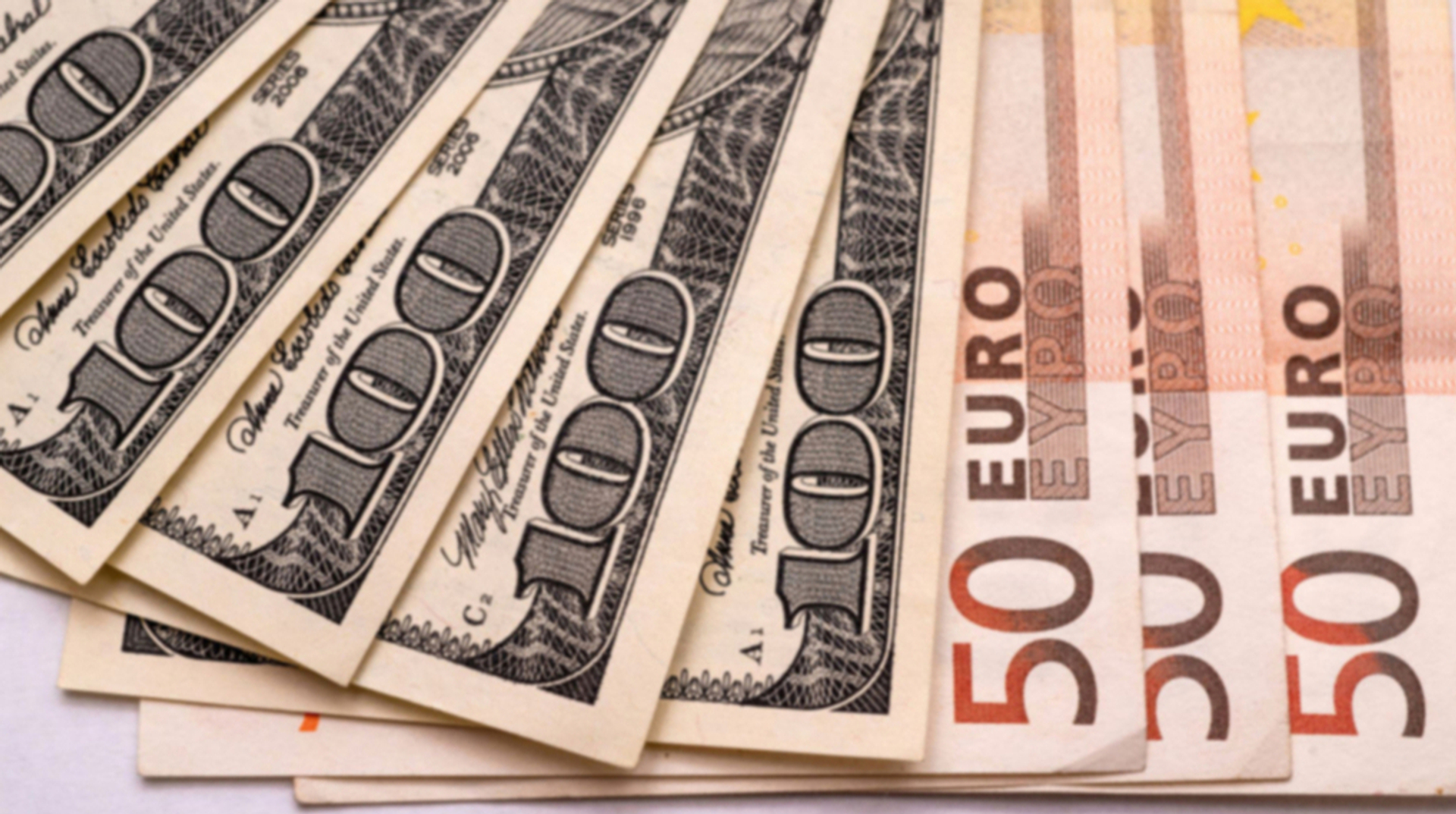 Нацбанк показав, яким буде курс долара і євро на вівторок 21 жовтня