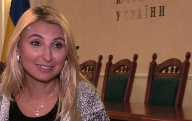 Наталію Бернацьку (Севостьянову), яка перебуває під слідством НАБУ, підозрюють у плагіаті дисертації та законності здобуття ступеня доктора юридичних наук