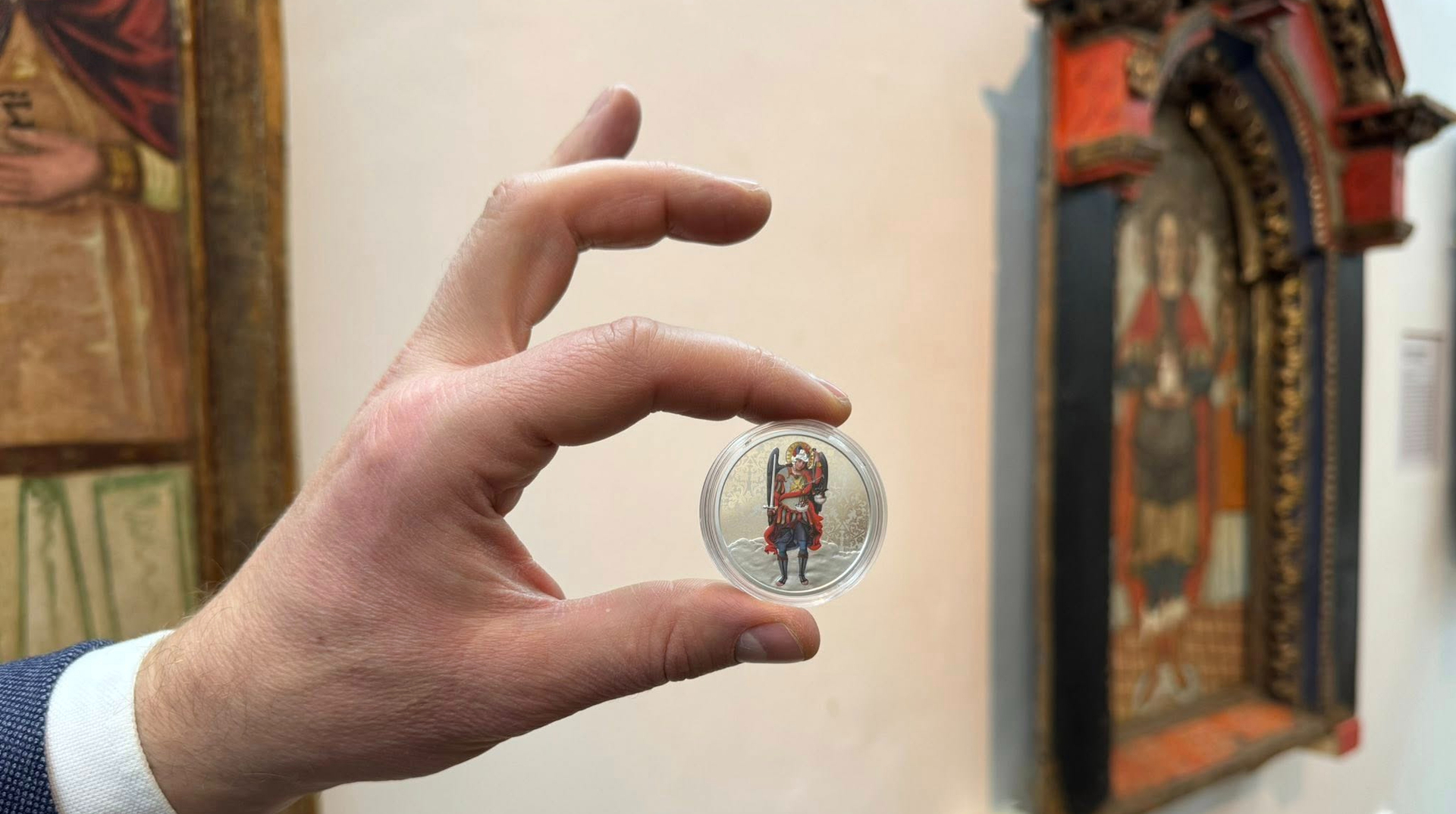 "Архангел Михаїл": Нацбанк презентував нову монету