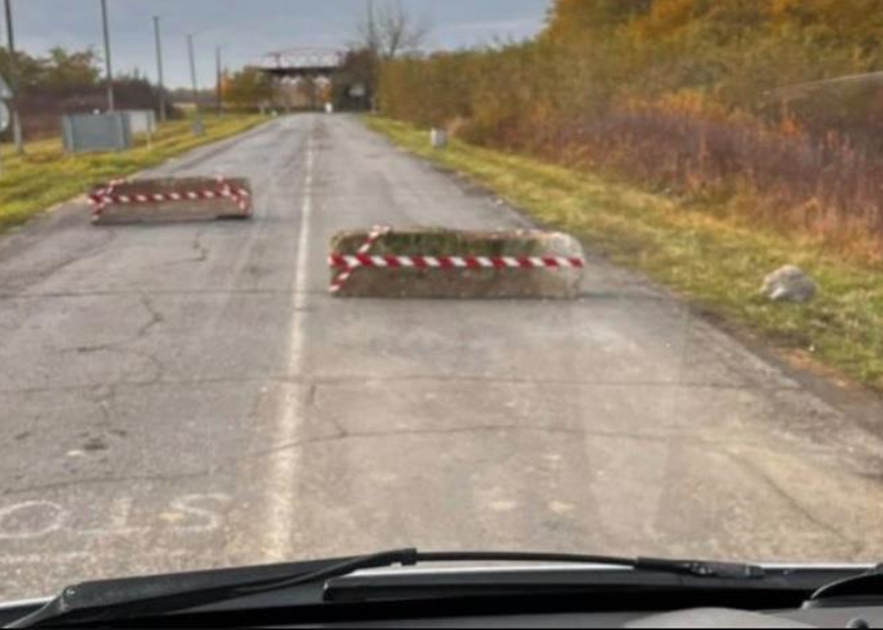 Прорив кордону: біля пунктів пропуску почали встановлювати бетонні блоки