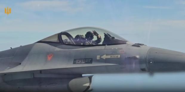 "Тримаймо небо!": У Повітряних силах показали нічну роботу ППО по російських дронах і ракетах (відео)