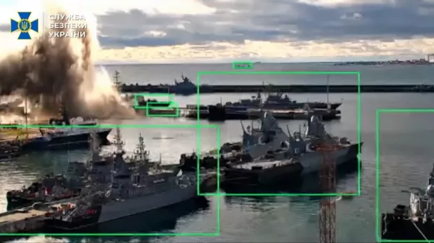 Субмарина зазнала критичних пошкоджень: СБУ вперше в історії підірвала дронами російський підводний човен (відео)