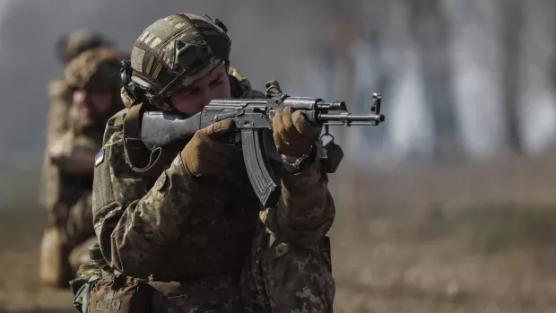 Прорідили лави ворога: ЗСУ знищили полк армії РФ та захопили в полон окупантів на Лиманському напрямку (відео)