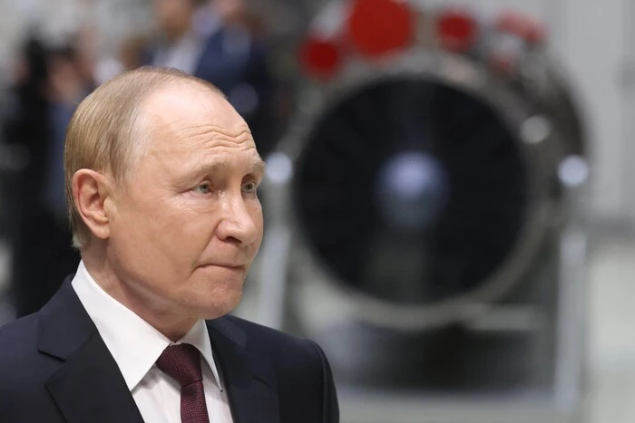 Путін має час до березня