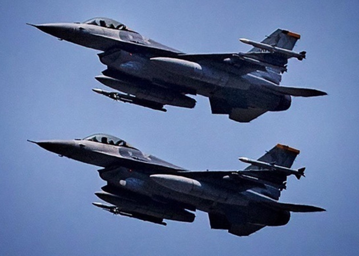 Ескадрилья F-16 з іноземними пілотами обороняє небо Києва - ЗМІ