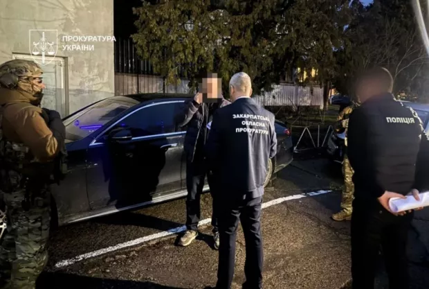 Виявили незадекларовані квартири, авто та картини: У депутата з Ужгорода арештували майно (фото)
