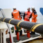 З дна океану підіймають перший оптоволоконний трансатлантичний кабель