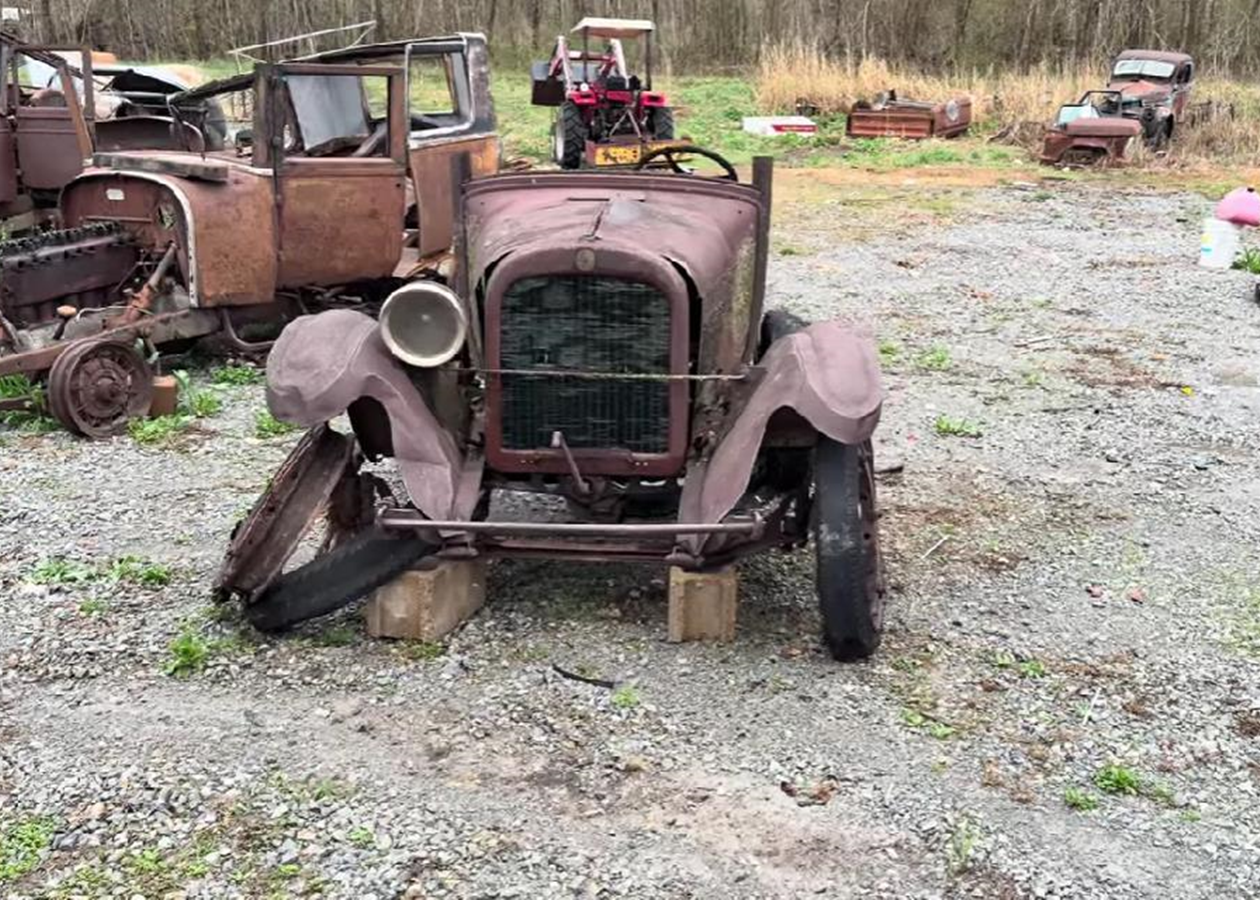 Взяв і поїхав: Dodge 1927 року ожив після понад 60 років простою на звалищі