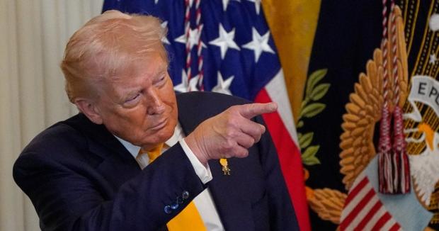 "Відкривайте цю **бану протоку, божевільні виродки, або будете жити в пеклі": Трамп обматюкав іранців