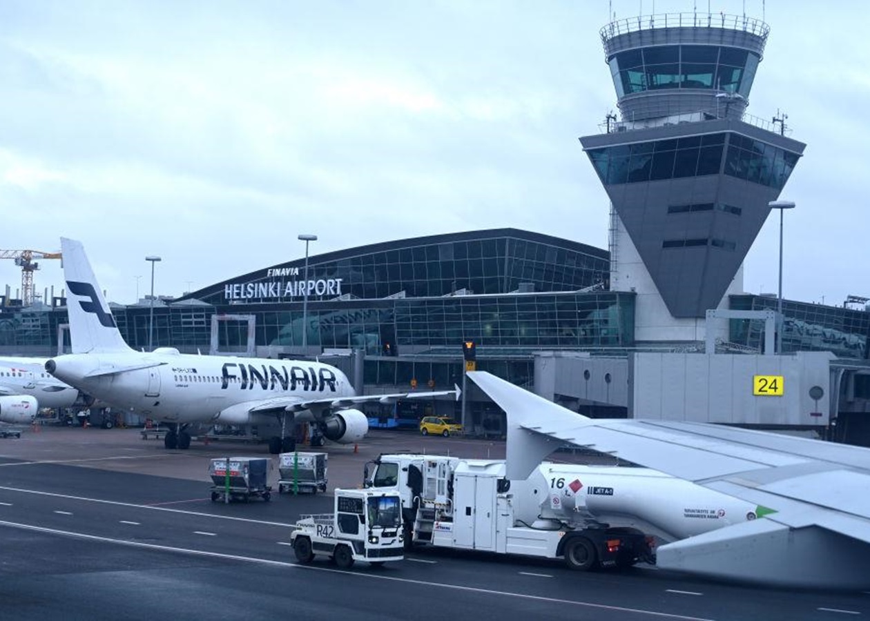 Два літаки, що летіли в РФ, приземлились у Фінляндії через атаку дронів