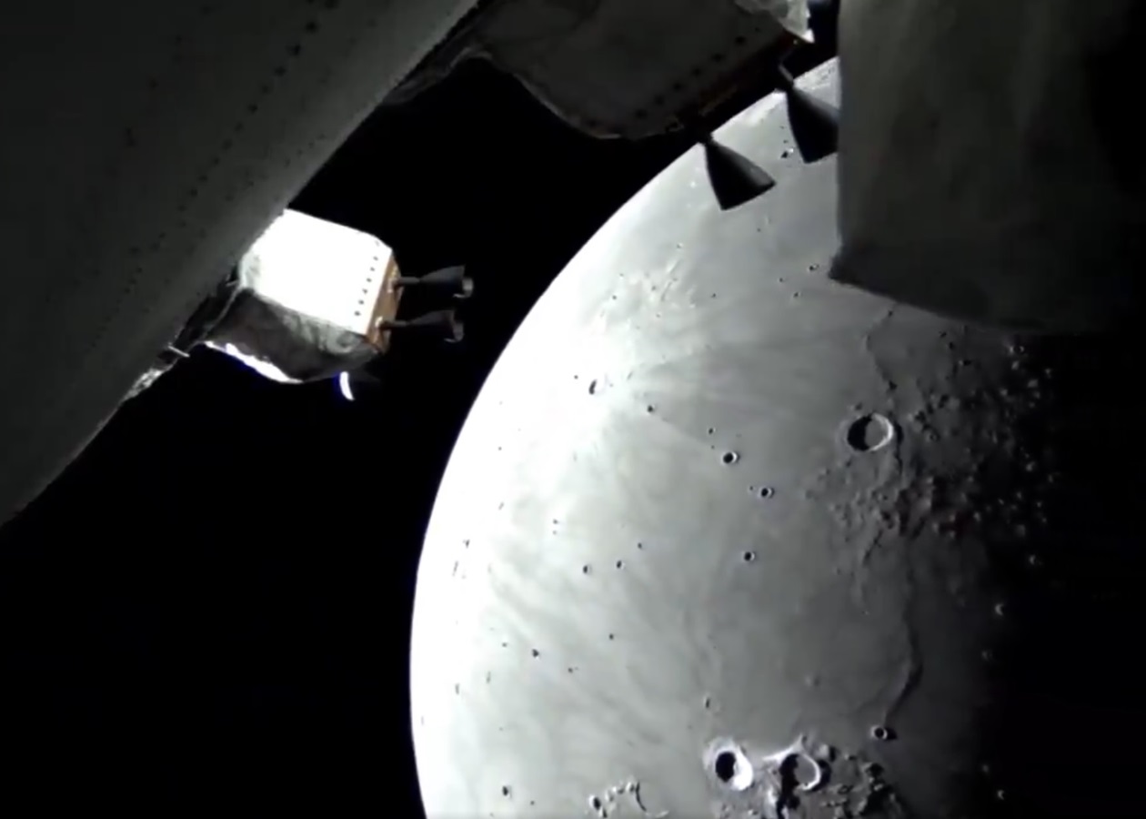 Artemis II сфотографував зворотній бік Місяця і встановив новий рекорд