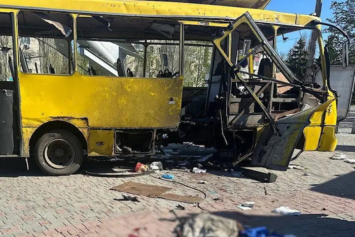 Удар РФ по автобусу в Нікополі: кількість загиблих зросла