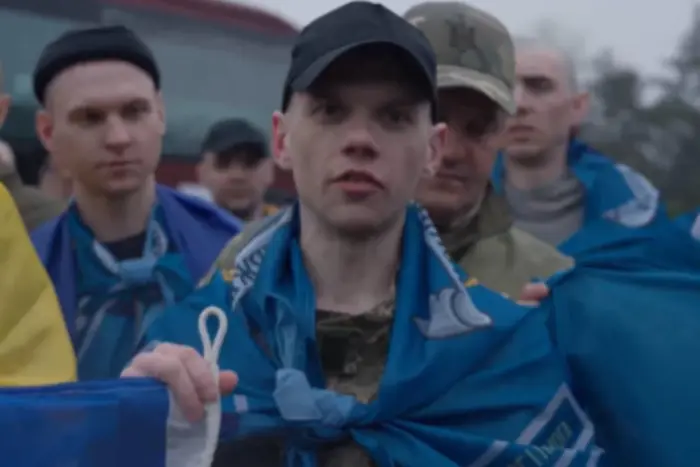 Звільнений із полону боєць прочитав вірш про Україну: щемливе відео