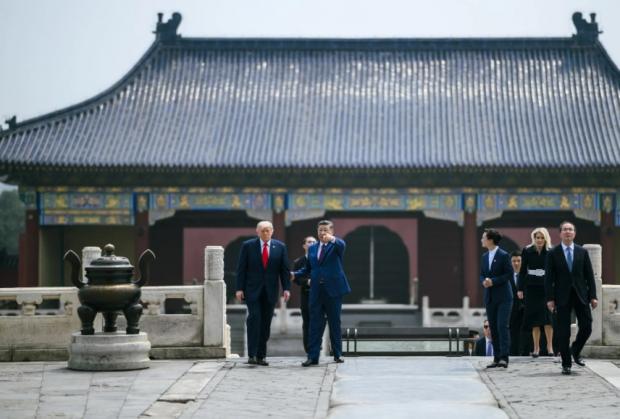 Не зраджує собі: Трамп під час візиту до Пекіна лестощами випросив у Цзіньпіна подаруночок