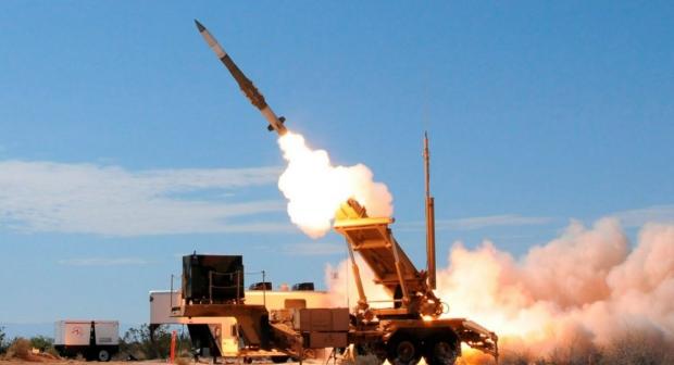 Вп’ятеро дешевша за російський “Іскандер”: Американці поспіхом розробляють економнішу ракету для Patriot, здатну збивати російську балістику