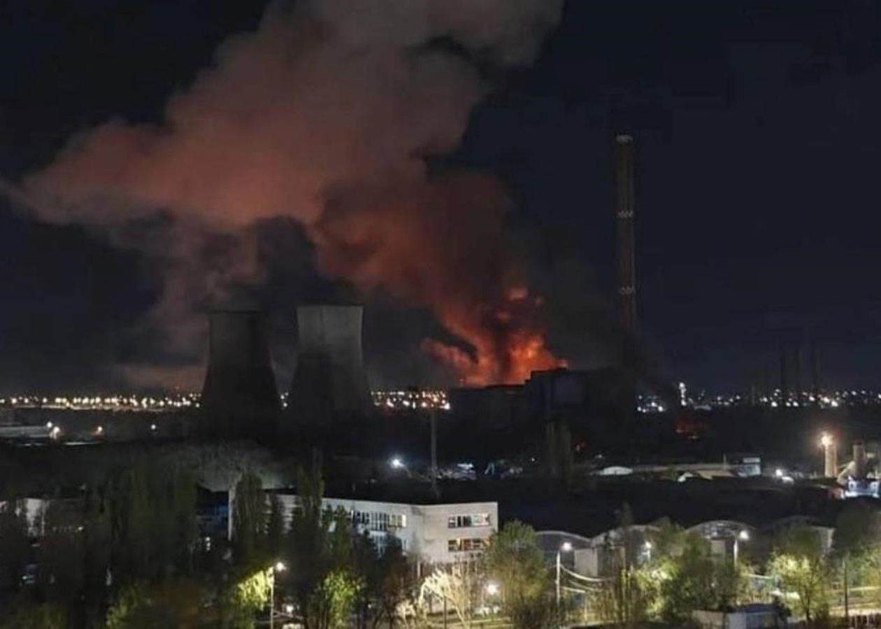 У Бухаресті на ТЕЦ стався вибух і масштабна пожежа