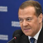 "Біла гарячка" не полишає коридорів Кремля: Дмитро Медведєв опублікував ШІ-відео, на якому "знищує" портрети Мерца, Стармера і фон дер Ляєн у шредері (відео)