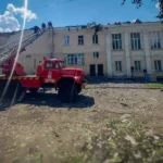 Окупанти атакували кінотеатр в центрі Конотопа: кількість поранених зросла (оновлено)