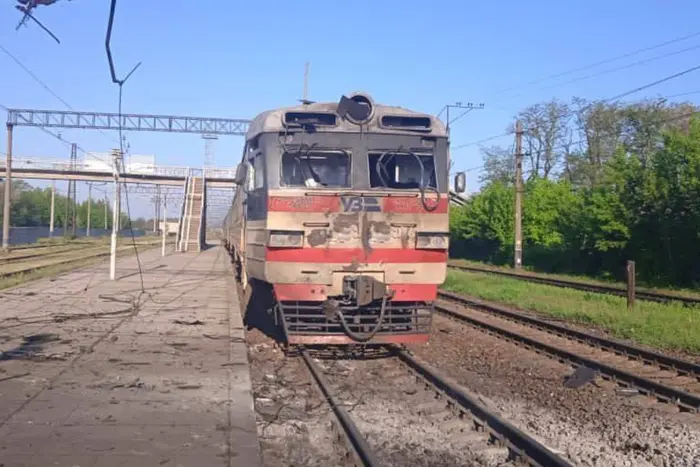 Окупанти вдарили по залізничній станції у Вільнянську, постраждали пасажири