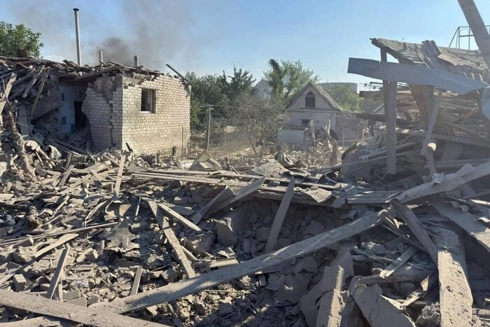 Росія вдарила по житлових будинках у Запоріжжі: загинули люди, є поранені (оновлено)