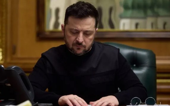 Після позитивного голосування Верховною Радою заяви Кравченка, Зеленський звільнив очільника Карфагену з посади генпрокурора
