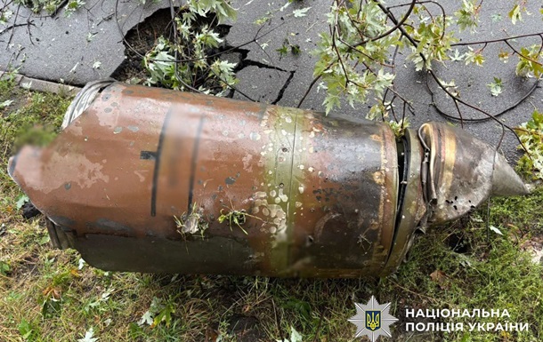 Смертельний сюрприз у Дарницькому районі: У Києві виявили нездетоновану балістичну ракету з бойовою частиною у 227 кг