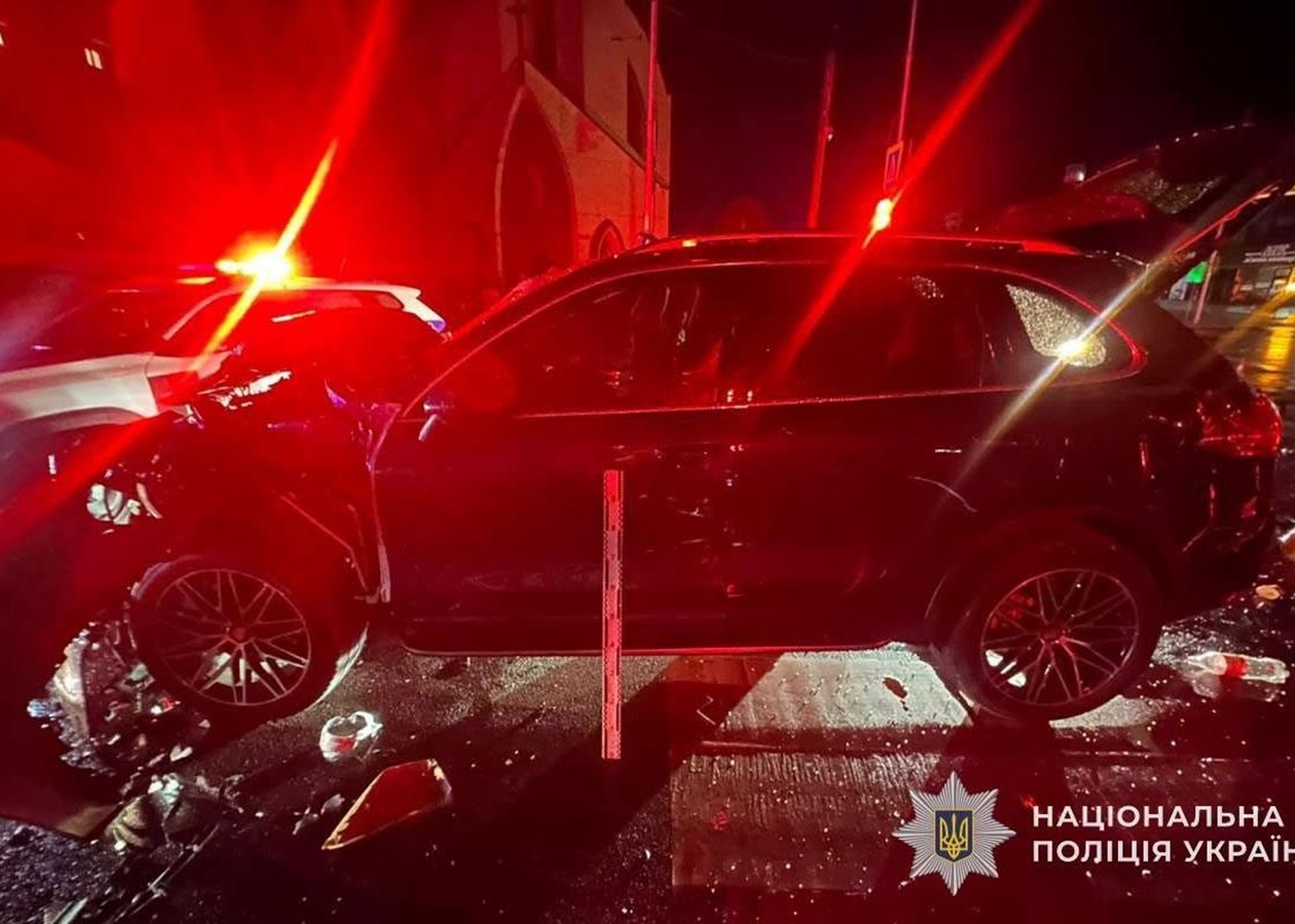 П’яний водій Porsche тікав від поліції і скоїв ДТП