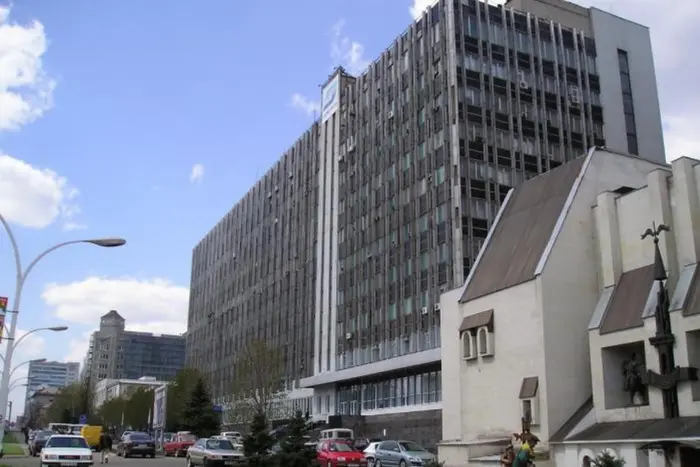 Дрони атакували будівлю колишнього «Укртелекому» в Луганську